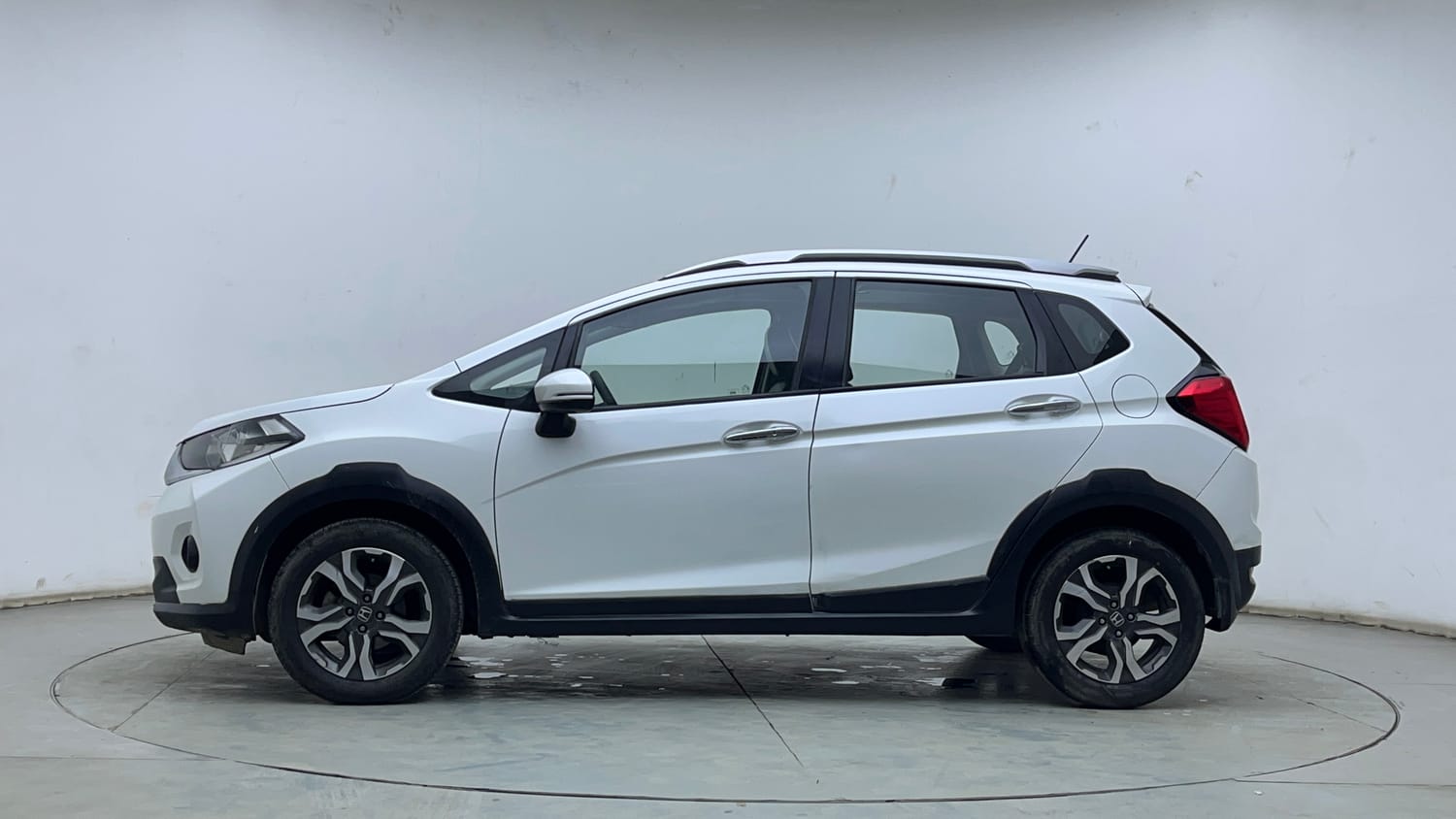Used 2018 Honda WR-V VX MT Diesel Diesel Manual exterior LEFT SIDE VIEW