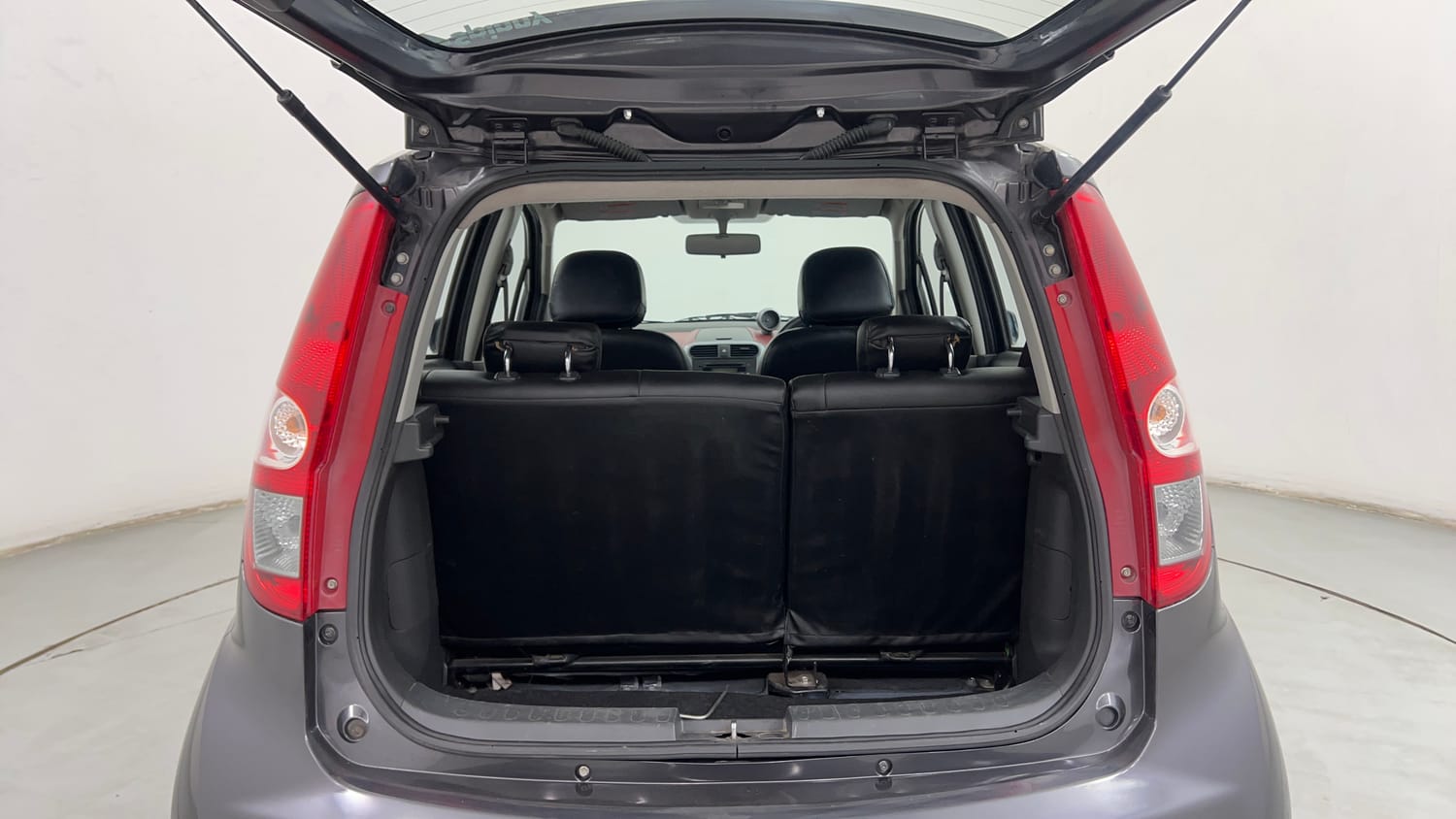 Used 2013 Maruti Suzuki Ritz Zxi BS-IV Petrol Manual interior DICKY INSIDE VIEW