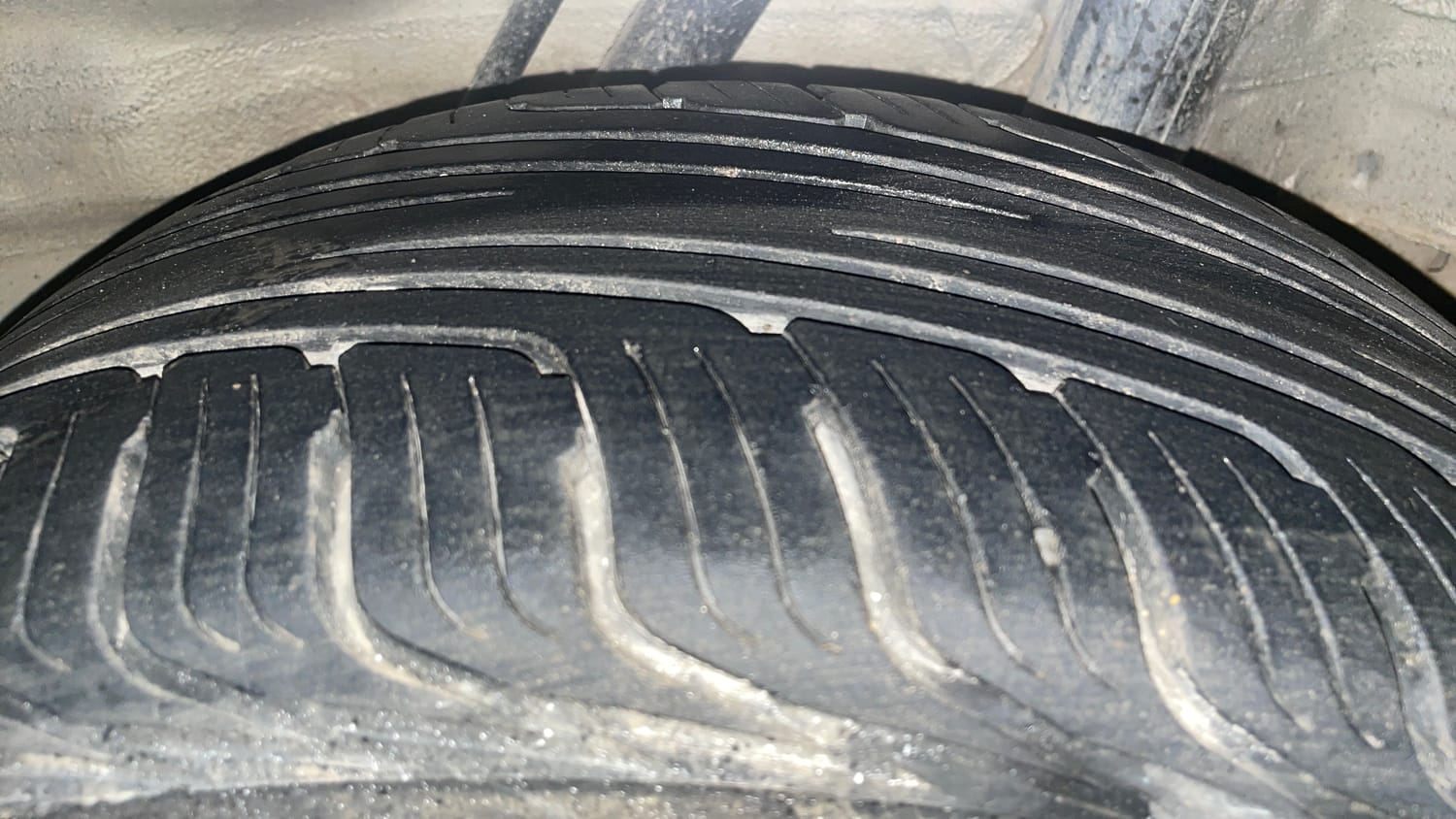 Used 2015 Honda Mobilio S Petrol Petrol Manual tyres LEFT REAR TYRE TREAD VIEW