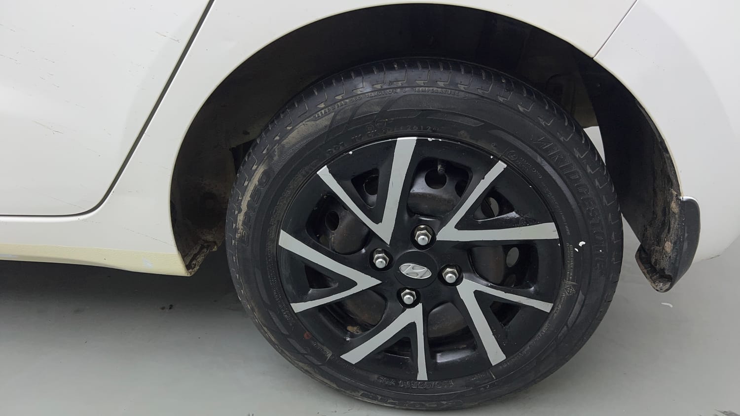 Used 2018 Hyundai Grand i10 Magna 1.2 Kappa VTVT Petrol Manual tyres LEFT REAR TYRE RIM VIEW