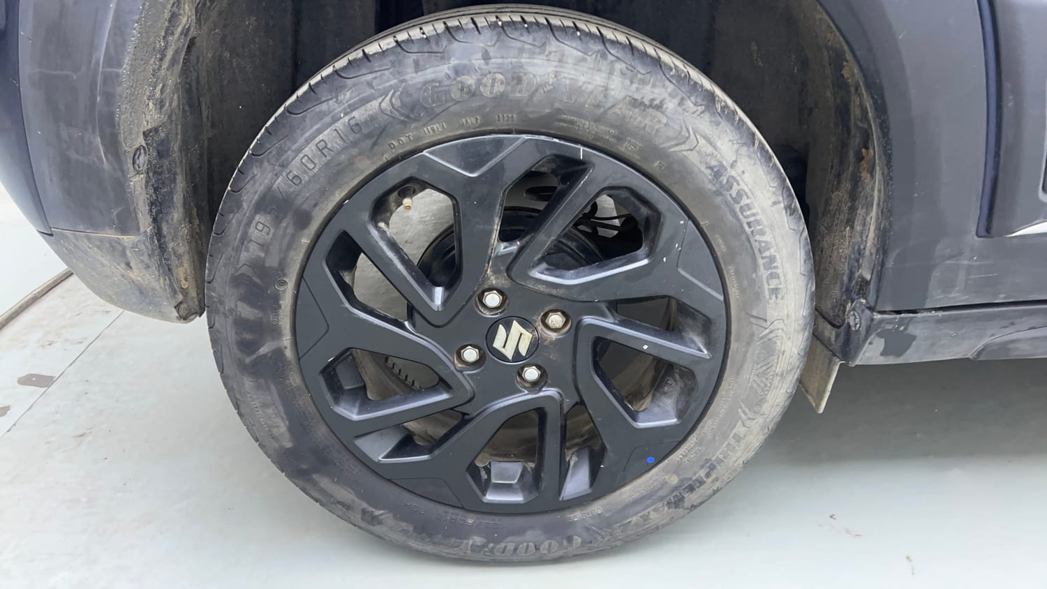 Used 2023 Maruti Suzuki Fronx Delta Plus 1.2L AGS Petrol Automatic tyres RIGHT REAR TYRE RIM VIEW