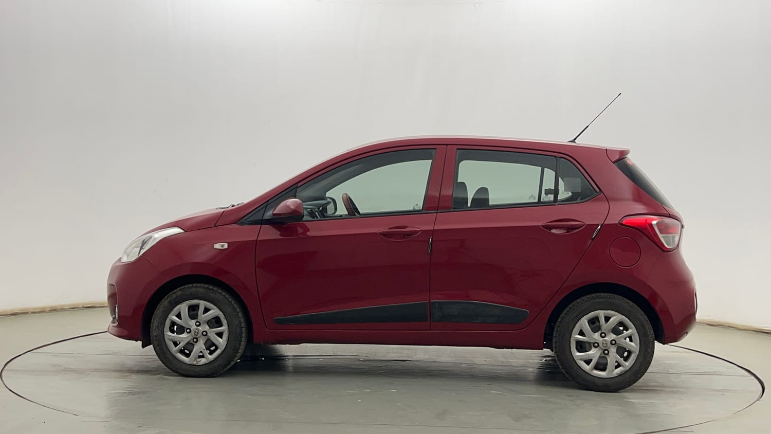 Used 2017 Hyundai Grand i10 Sportz 1.2 Kappa VTVT Petrol Manual exterior LEFT SIDE VIEW
