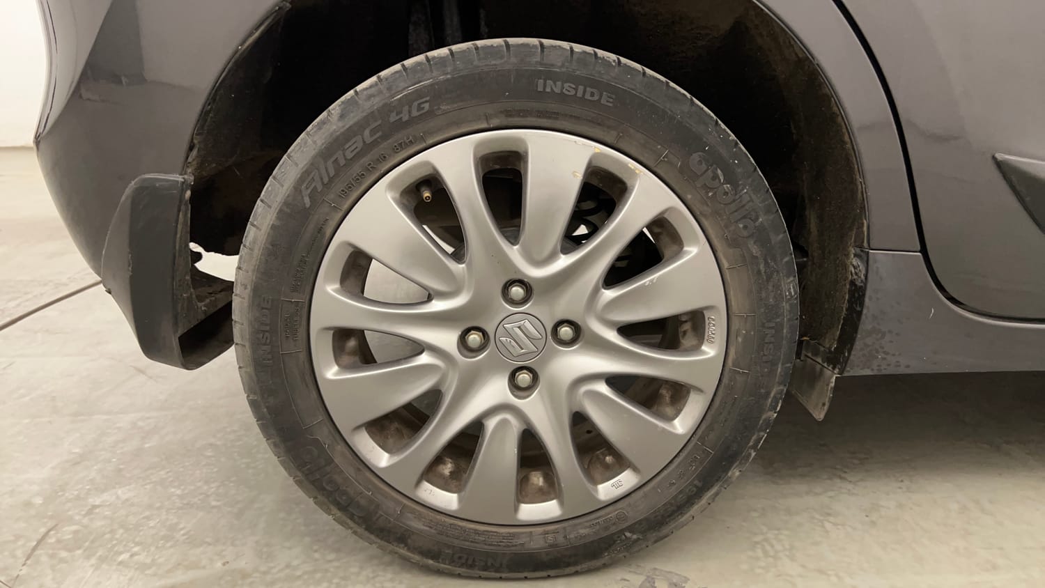 Used 2017 Maruti Suzuki Baleno Zeta 1.2 Petrol Manual tyres RIGHT REAR TYRE RIM VIEW