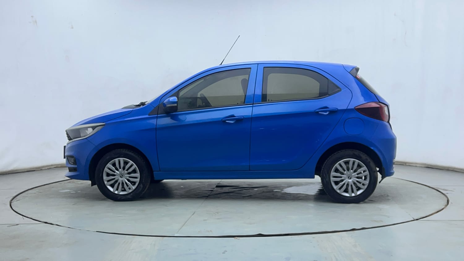 Used 2020 Tata Tiago XT Petrol Manual exterior LEFT SIDE VIEW