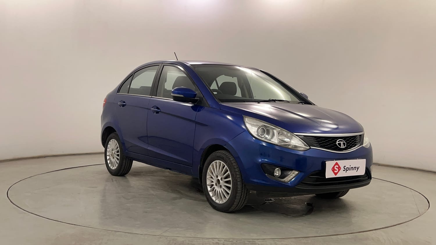 Used 2015 Tata Zest XT Petrol Petrol Manual exterior RIGHT FRONT CORNER VIEW