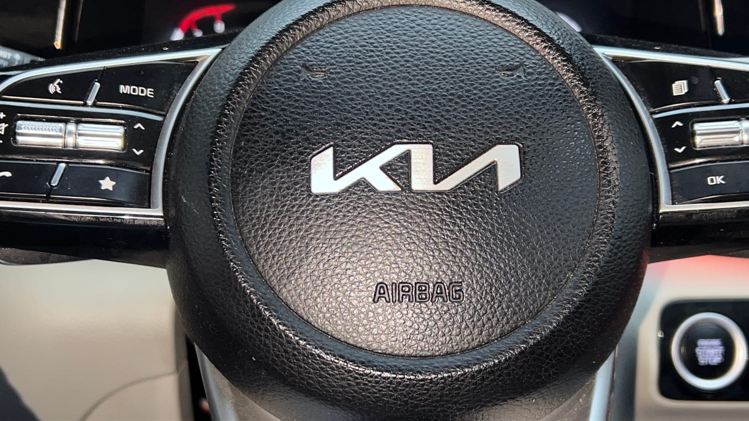 Used 2023 Kia Sonet Aurochs Edition 1.0 Petrol 7DCT Petrol Automatic top_features Airbags