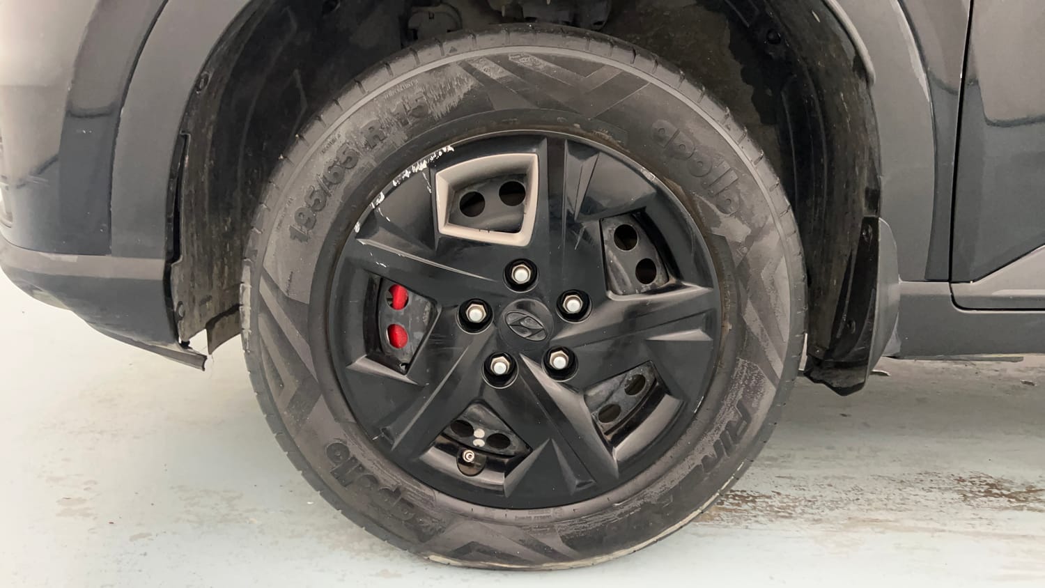 Used 2023 Hyundai Venue S (O) 1.2 Petrol Petrol Manual tyres LEFT FRONT TYRE RIM VIEW
