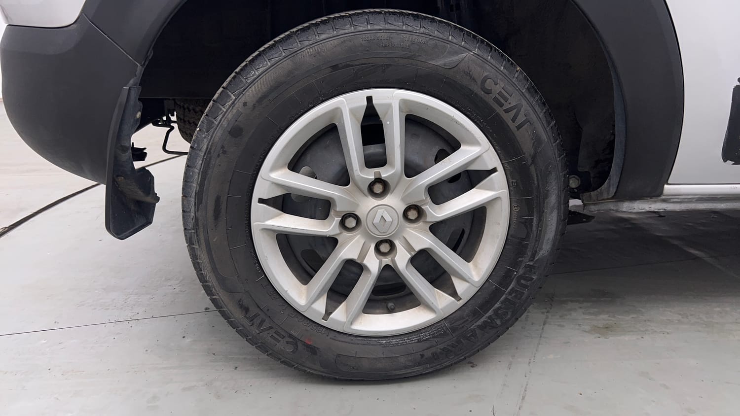 Used 2021 Renault Triber RXL Petrol Manual tyres RIGHT REAR TYRE RIM VIEW