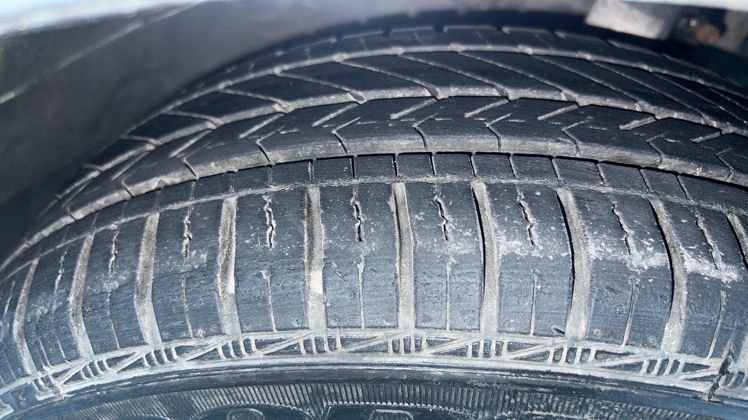 Used 2015 Honda Amaze 1.2 S i-VTEC Petrol Manual tyres RIGHT FRONT TYRE TREAD VIEW