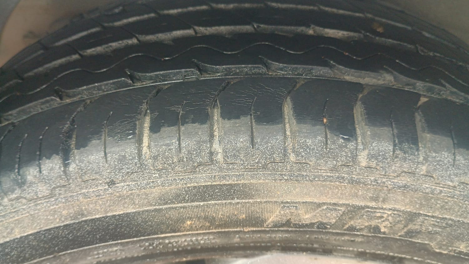 Used 2018 Hyundai Elite i20 Asta 1.2 (O) Petrol Manual tyres RIGHT REAR TYRE TREAD VIEW
