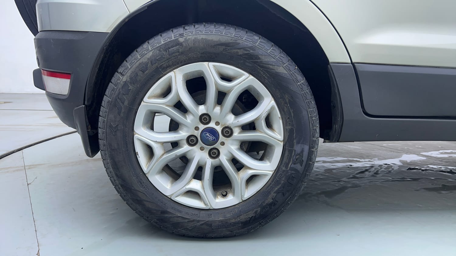 Used 2014 Ford EcoSport Titanium 1.5 TDCi (Opt) Diesel Manual tyres RIGHT REAR TYRE RIM VIEW