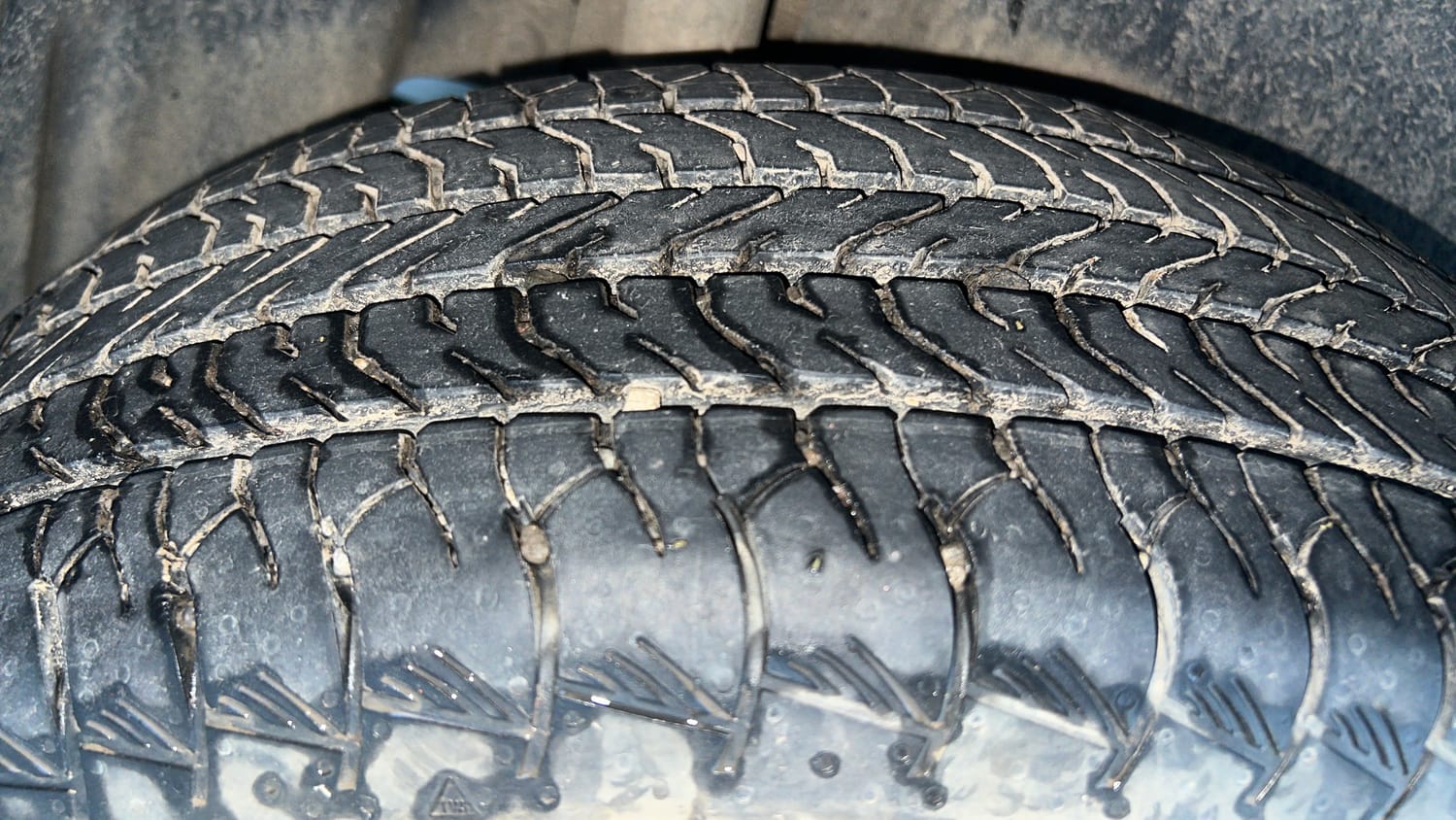 Used 2023 Maruti Suzuki Grand Vitara Delta Smart Hybrid AT Petrol Automatic tyres RIGHT REAR TYRE TREAD VIEW