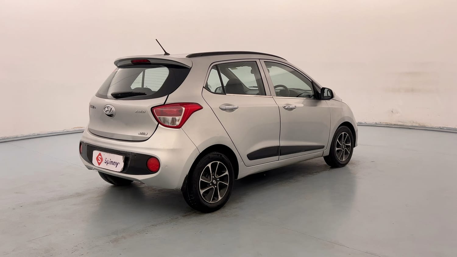 Used 2018 Hyundai Grand i10 Asta U2 1.2 CRDi Diesel Manual exterior RIGHT REAR CORNER VIEW