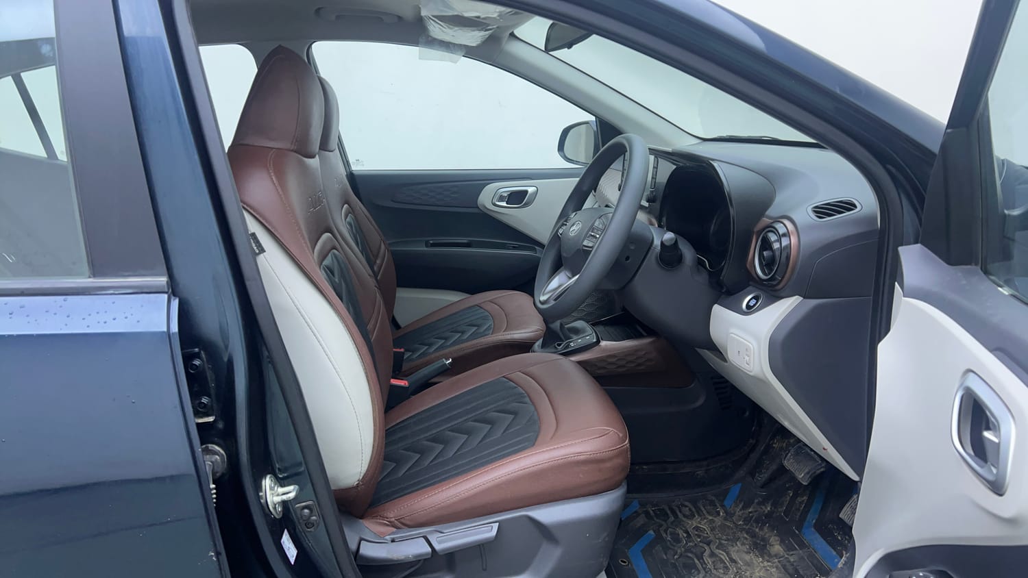 Used 2025 Hyundai Aura SX Plus 1.2 AMT Petrol Petrol Automatic interior RIGHT SIDE FRONT DOOR CABIN VIEW