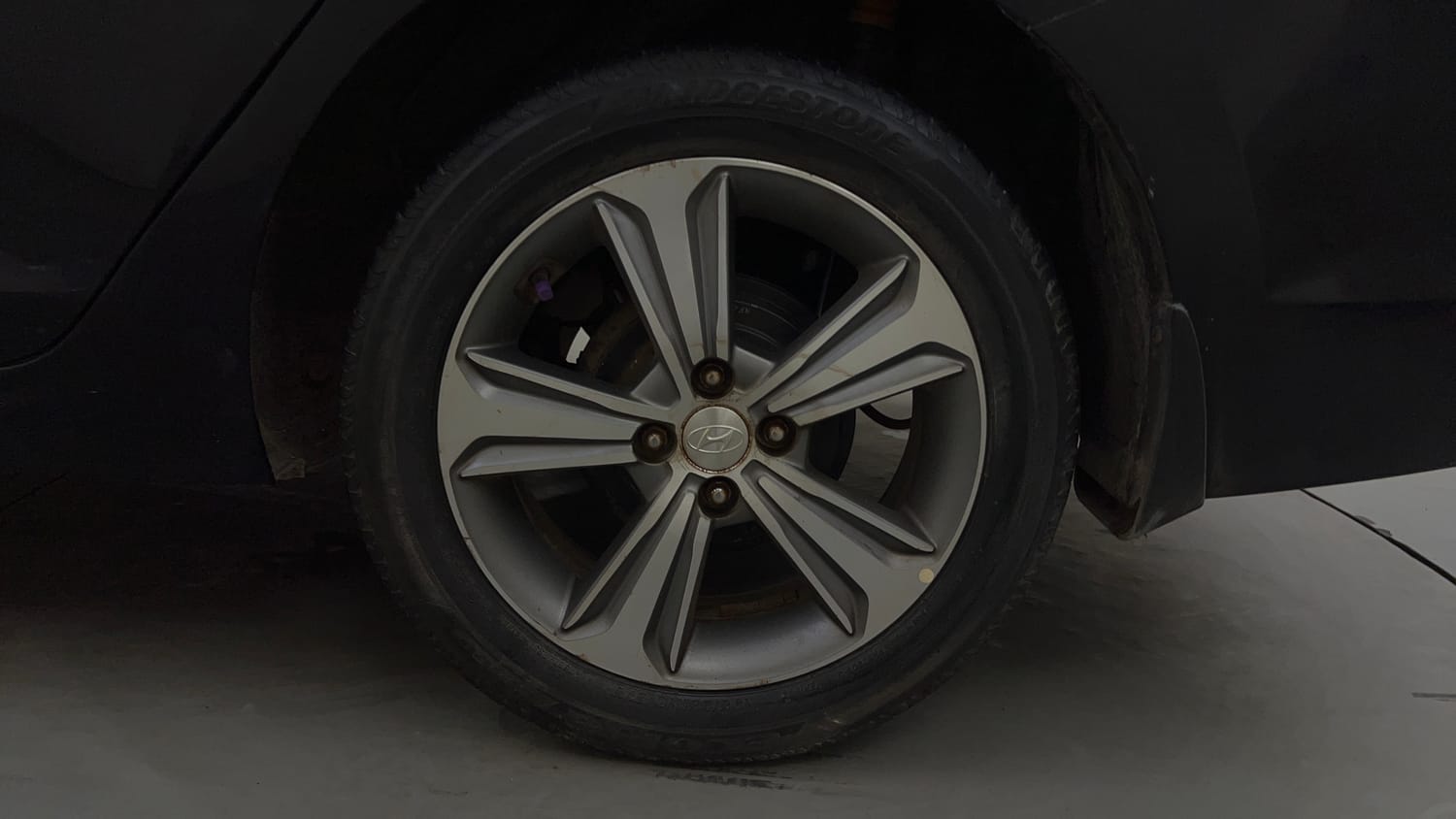 Used 2018 Hyundai Verna SX (O)1.6 VTVT Petrol Manual tyres LEFT REAR TYRE RIM VIEW