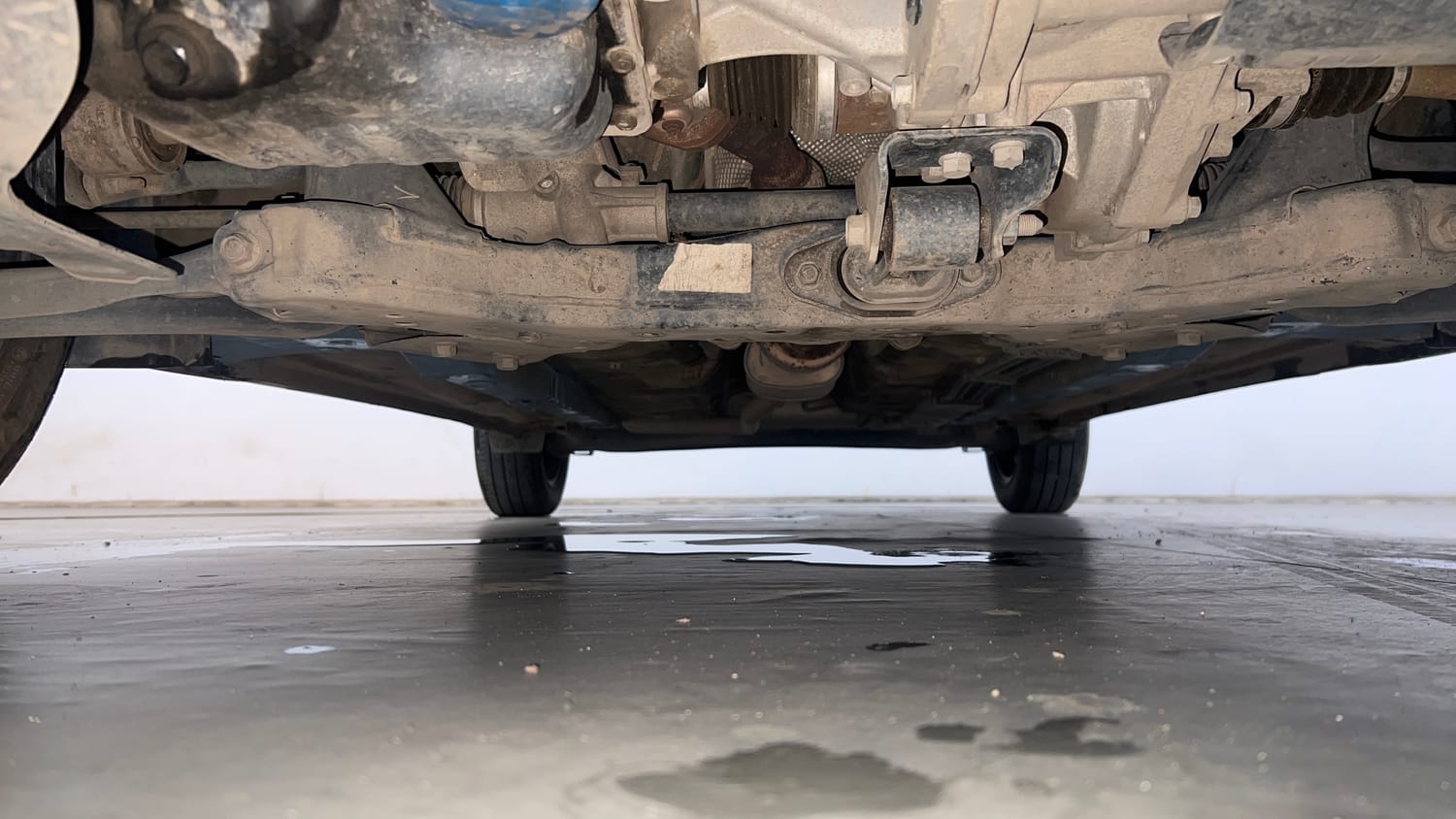Used 2023 Hyundai Exter SX (O) Connect 1.2 AMT Petrol Automatic extra FRONT LEFT UNDERBODY VIEW