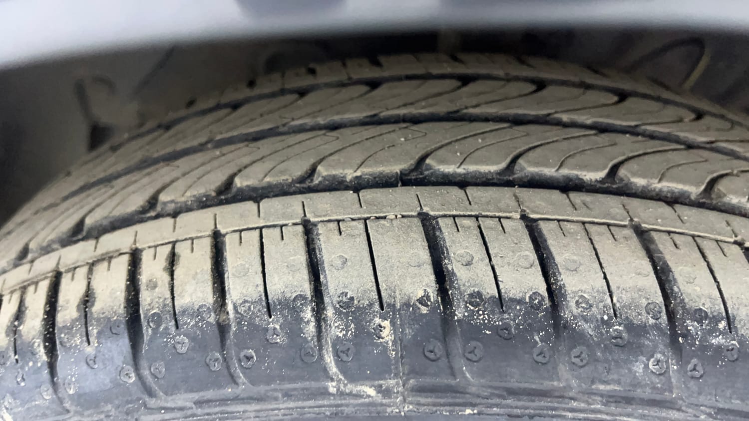 Used 2026 Hyundai Aura SX Plus 1.2 AMT Petrol Petrol Automatic tyres LEFT FRONT TYRE TREAD VIEW