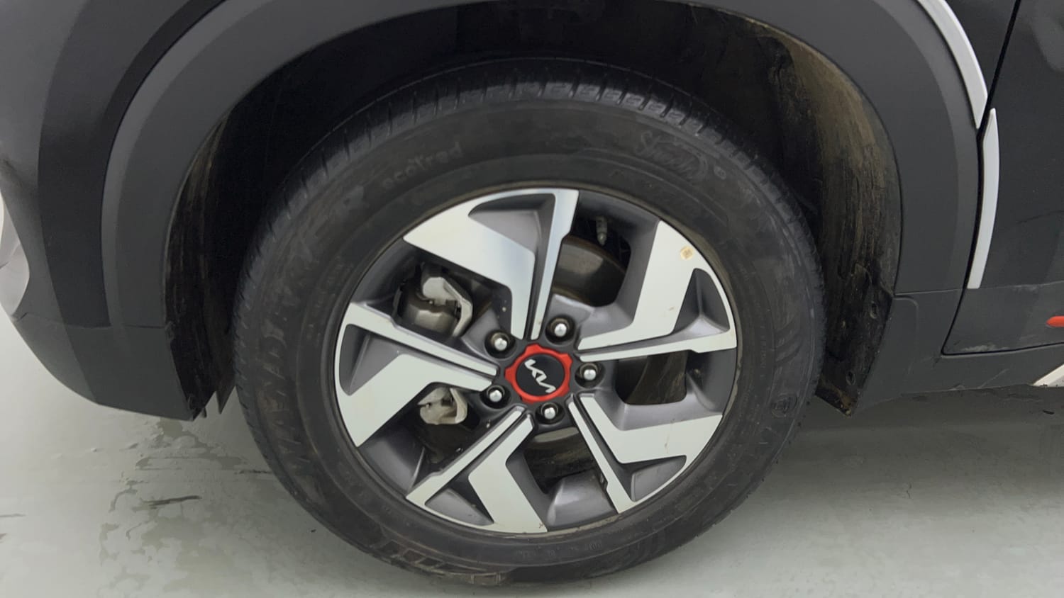 Used 2023 Kia Sonet Aurochs Edition 1.0 Petrol 7DCT Petrol Automatic tyres LEFT FRONT TYRE RIM VIEW