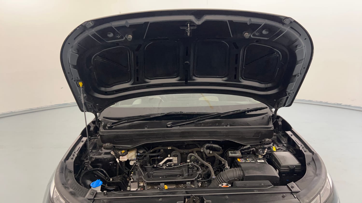 Used 2023 Hyundai Venue S (O) 1.2 Petrol Petrol Manual engine ENGINE & BONNET OPEN FRONT VIEW