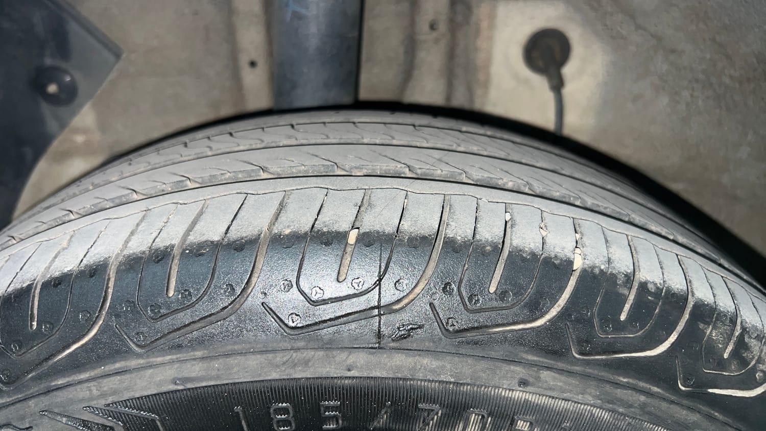 Used 2018 Hyundai Elite i20 Magna Executive 1.2 Petrol Manual tyres RIGHT REAR TYRE TREAD VIEW