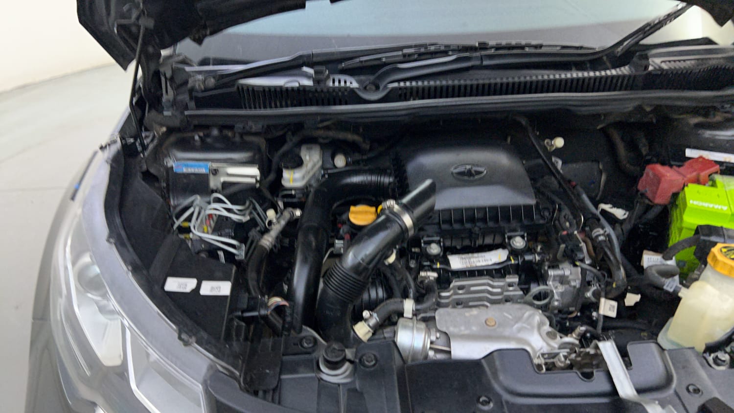 Used 2023 Tata Nexon XZ Plus Petrol Manual engine ENGINE RIGHT SIDE HINGE & APRON VIEW