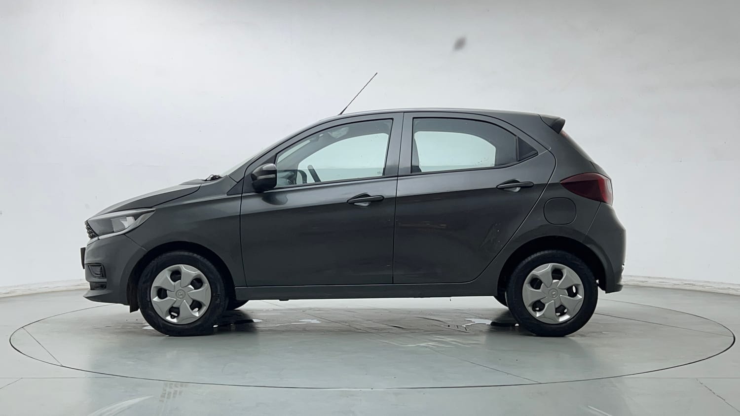 Used 2022 Tata Tiago XT Petrol Manual exterior LEFT SIDE VIEW