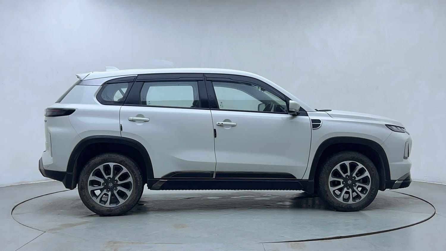 Used 2023 Maruti Suzuki Grand Vitara Delta Smart Hybrid AT Petrol Automatic exterior RIGHT SIDE VIEW