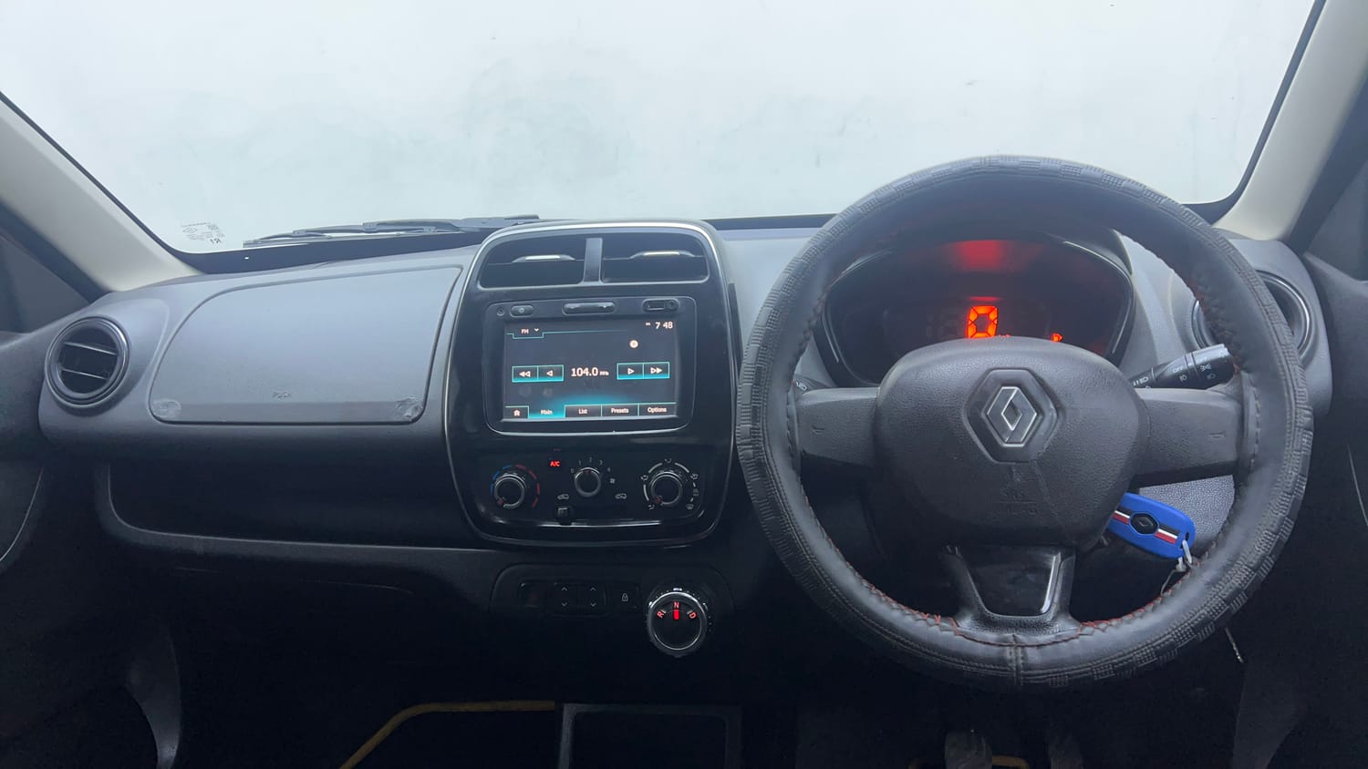 Used 2017 Renault Kwid 1.0 RXT AMT Opt Petrol Automatic interior DASHBOARD VIEW