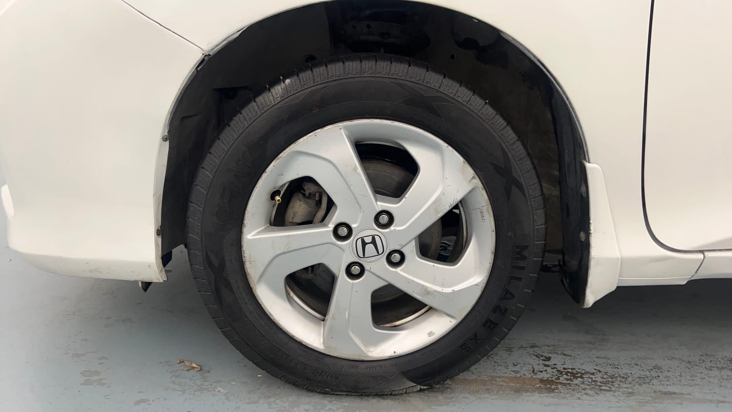 Used 2015 Honda City VX CVT Petrol Automatic tyres LEFT FRONT TYRE RIM VIEW