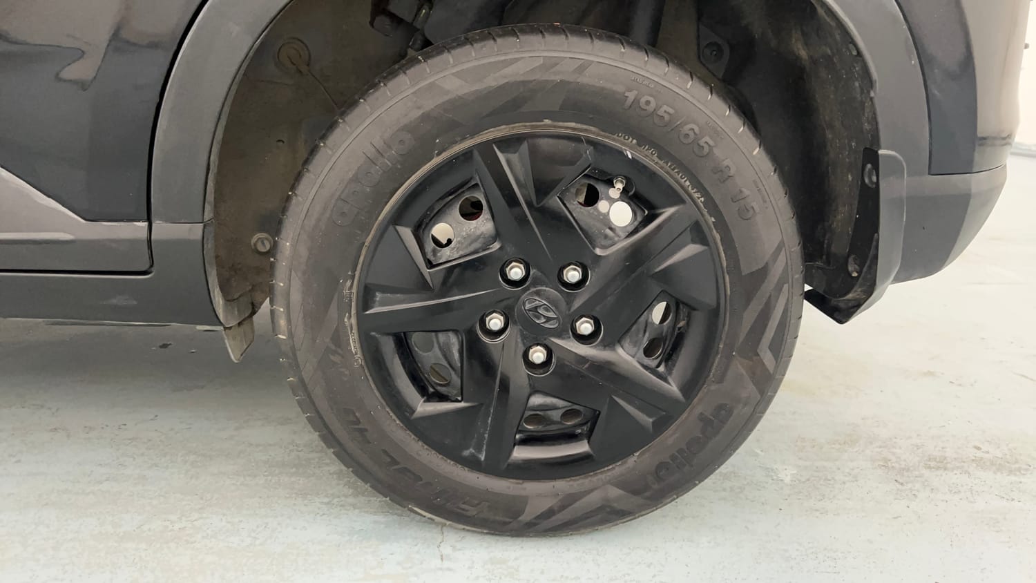 Used 2023 Hyundai Venue S (O) 1.2 Petrol Petrol Manual tyres LEFT REAR TYRE RIM VIEW