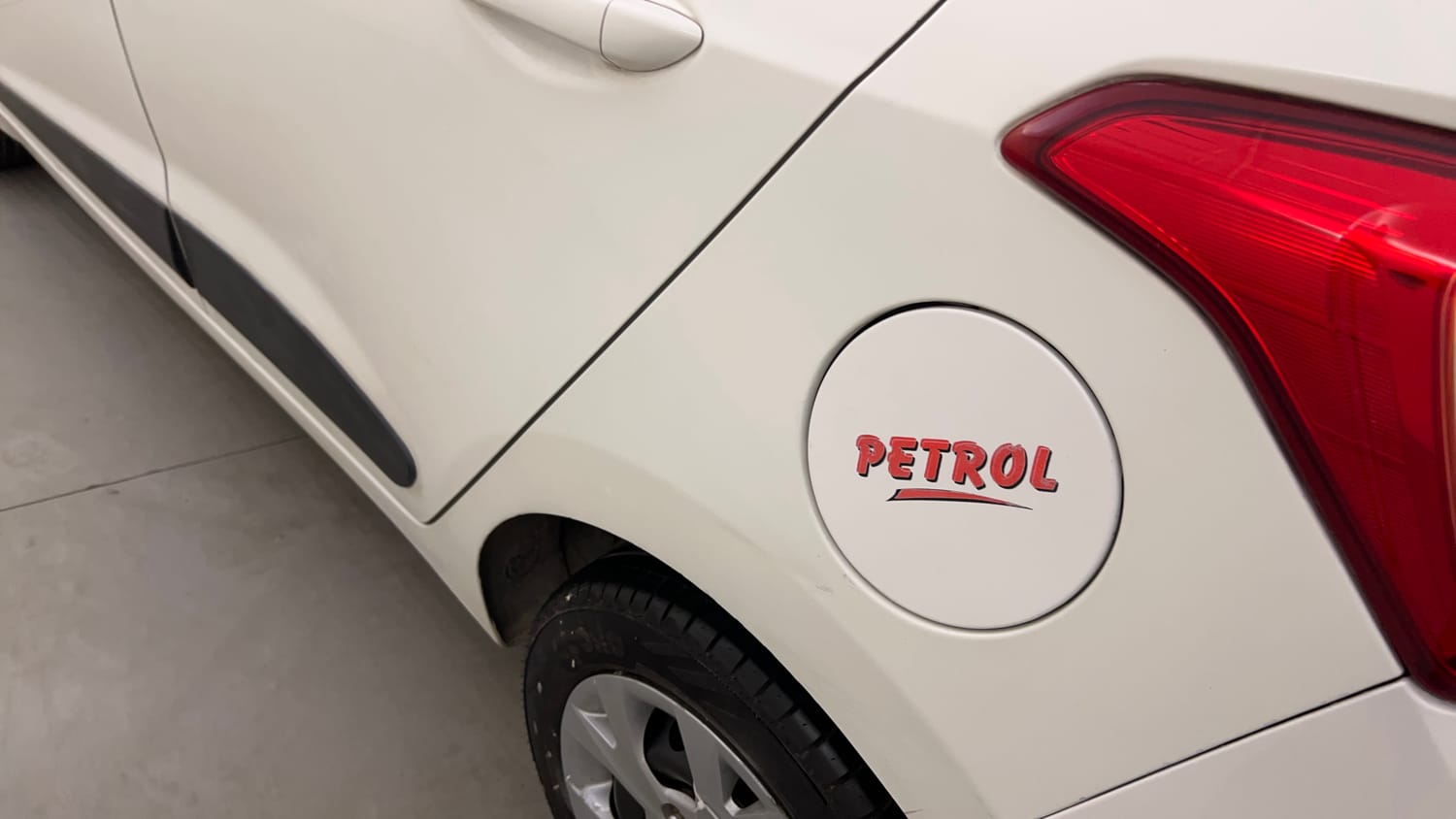 Used 2016 Hyundai Grand i10 Sportz 1.2 Kappa VTVT Petrol Manual dents MINOR DENT