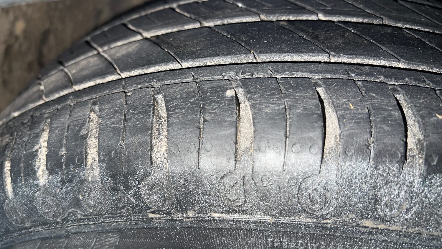 Used 2022 Tata Tiago XT Petrol Manual tyres LEFT FRONT TYRE TREAD VIEW