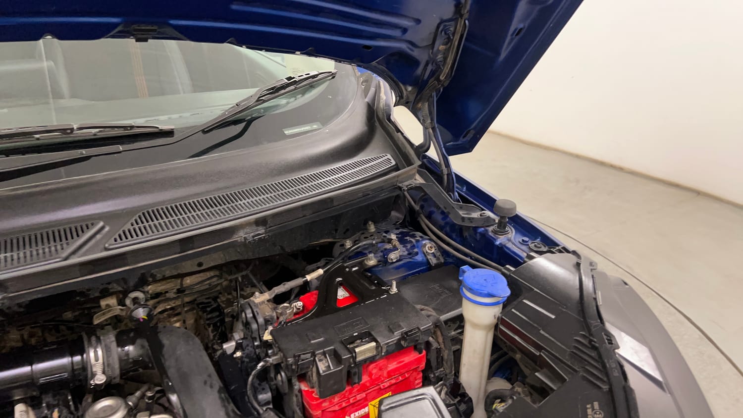 Used 2018 Ford EcoSport S Petrol Petrol Manual engine ENGINE LEFT SIDE HINGE & APRON VIEW
