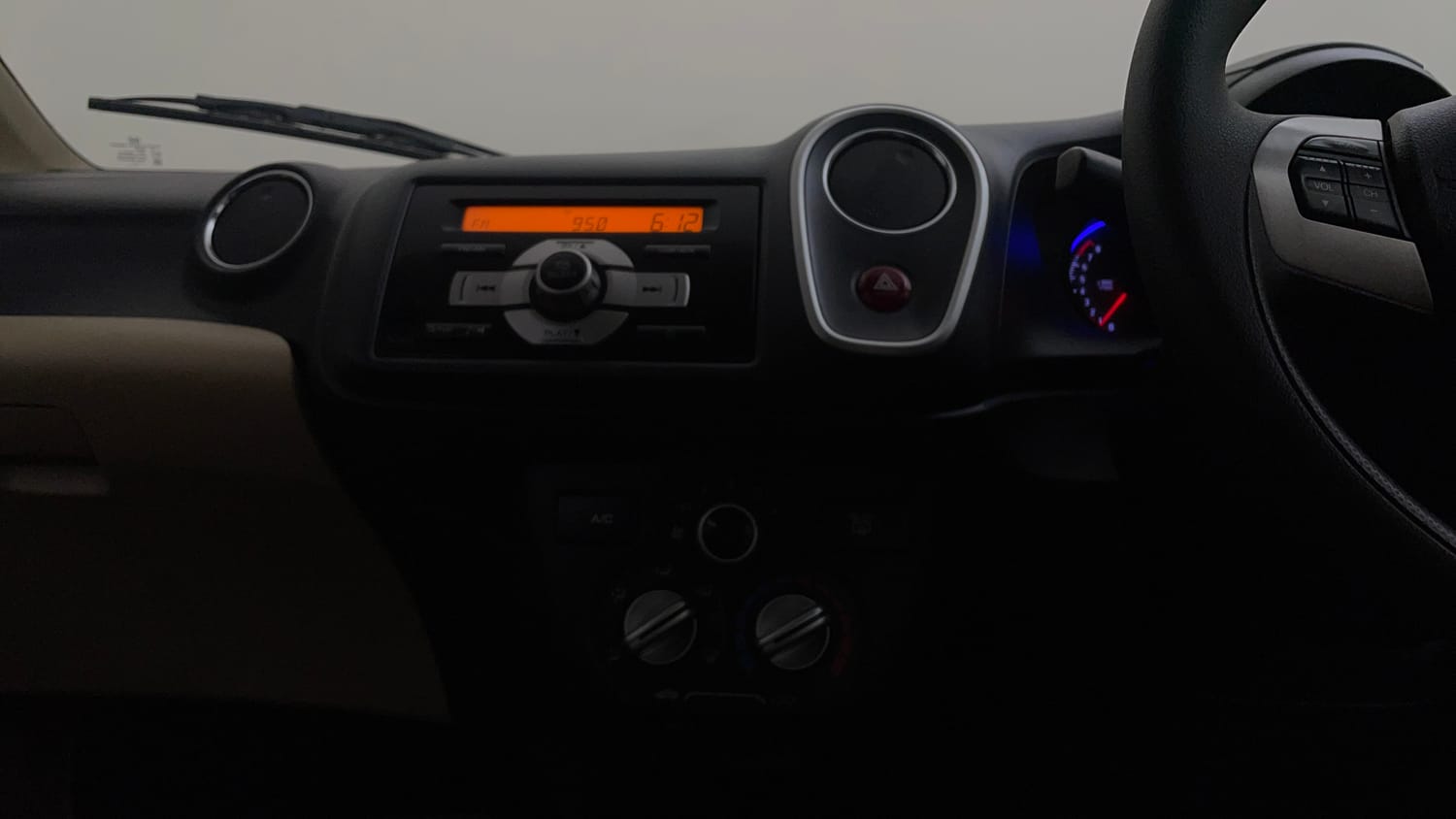 Used 2015 Honda Mobilio S Petrol Petrol Manual interior MUSIC SYSTEM & AC CONTROL VIEW