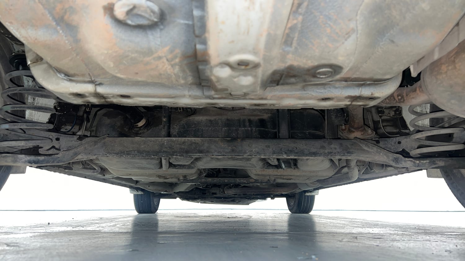 Used 2015 Honda City VX CVT Petrol Automatic extra REAR UNDERBODY VIEW (TAKEN FROM REAR)