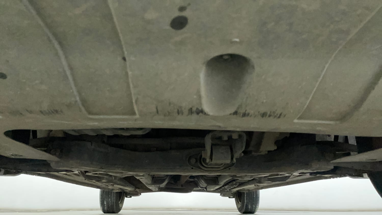 Used 2015 Hyundai Elite i20 Sportz 1.2 Petrol Manual extra FRONT LEFT UNDERBODY VIEW