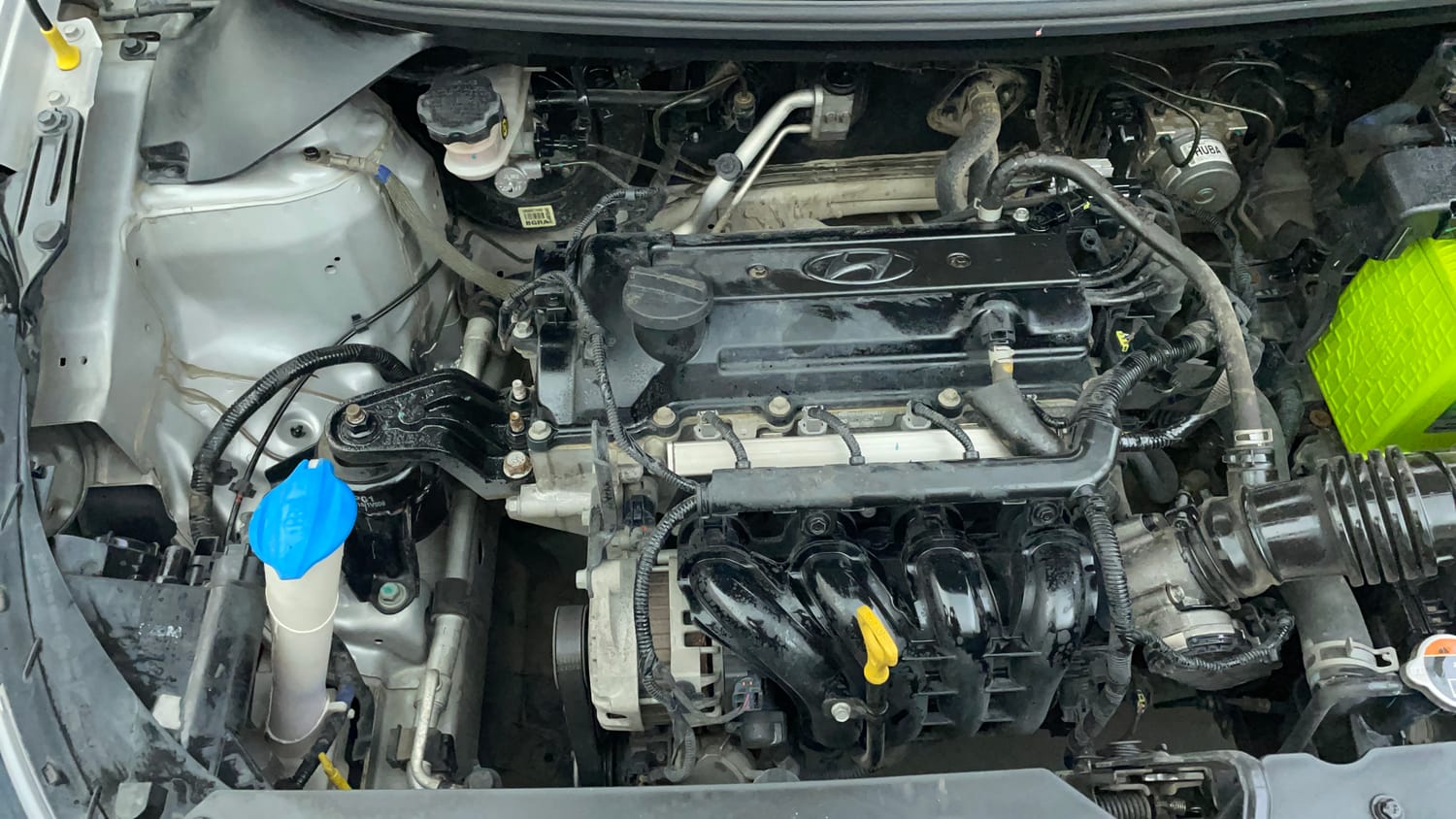 Used 2015 Hyundai Elite i20 Sportz 1.2 Petrol Manual engine ENGINE RIGHT SIDE VIEW