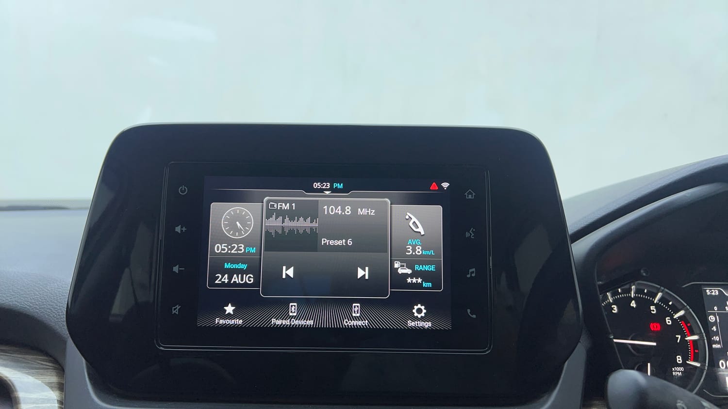 Used 2023 Maruti Suzuki Grand Vitara Delta Smart Hybrid AT Petrol Automatic top_features Touch screen infotainment system