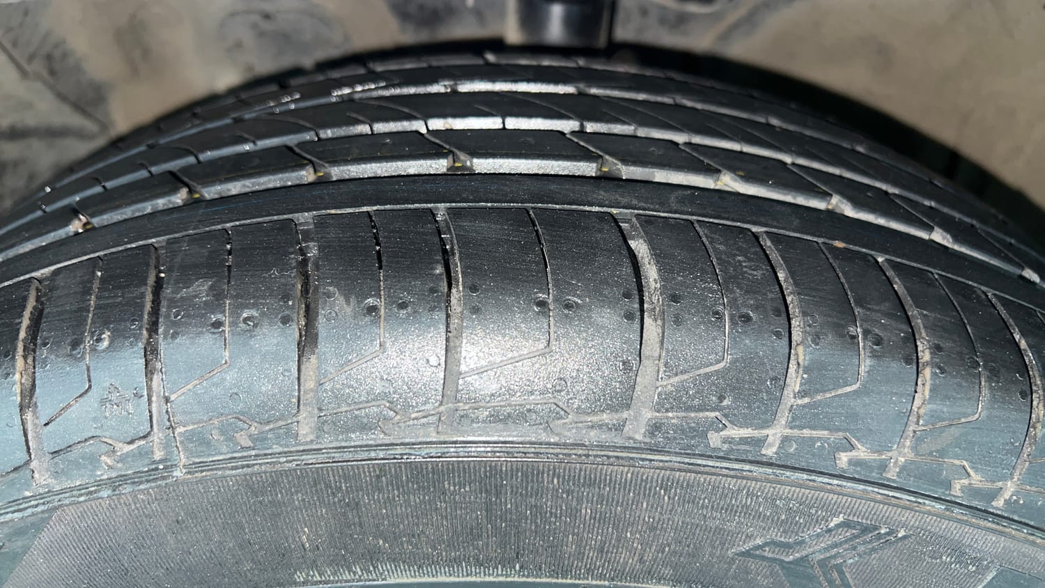 Used 2020 Kia Seltos GTK 1.4 Petrol Manual tyres LEFT FRONT TYRE TREAD VIEW