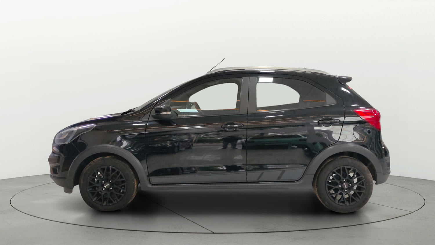 Used 2018 Ford Freestyle Titanium 1.2 Ti-VCT Petrol Manual exterior LEFT SIDE VIEW