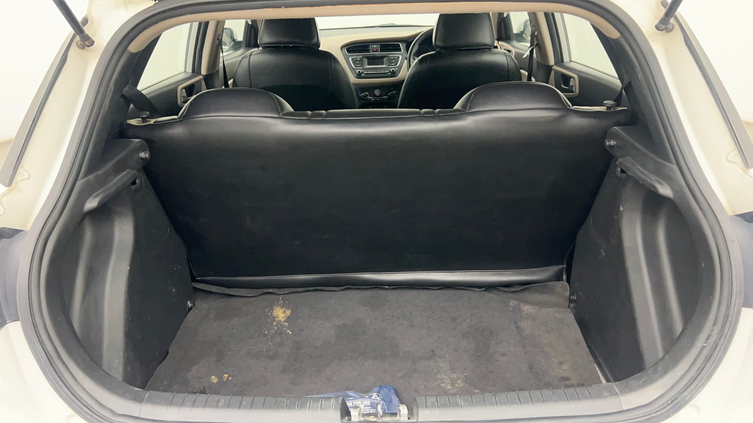 Used 2018 Hyundai Elite i20 Magna Executive 1.2 Petrol Manual interior DICKY INSIDE VIEW