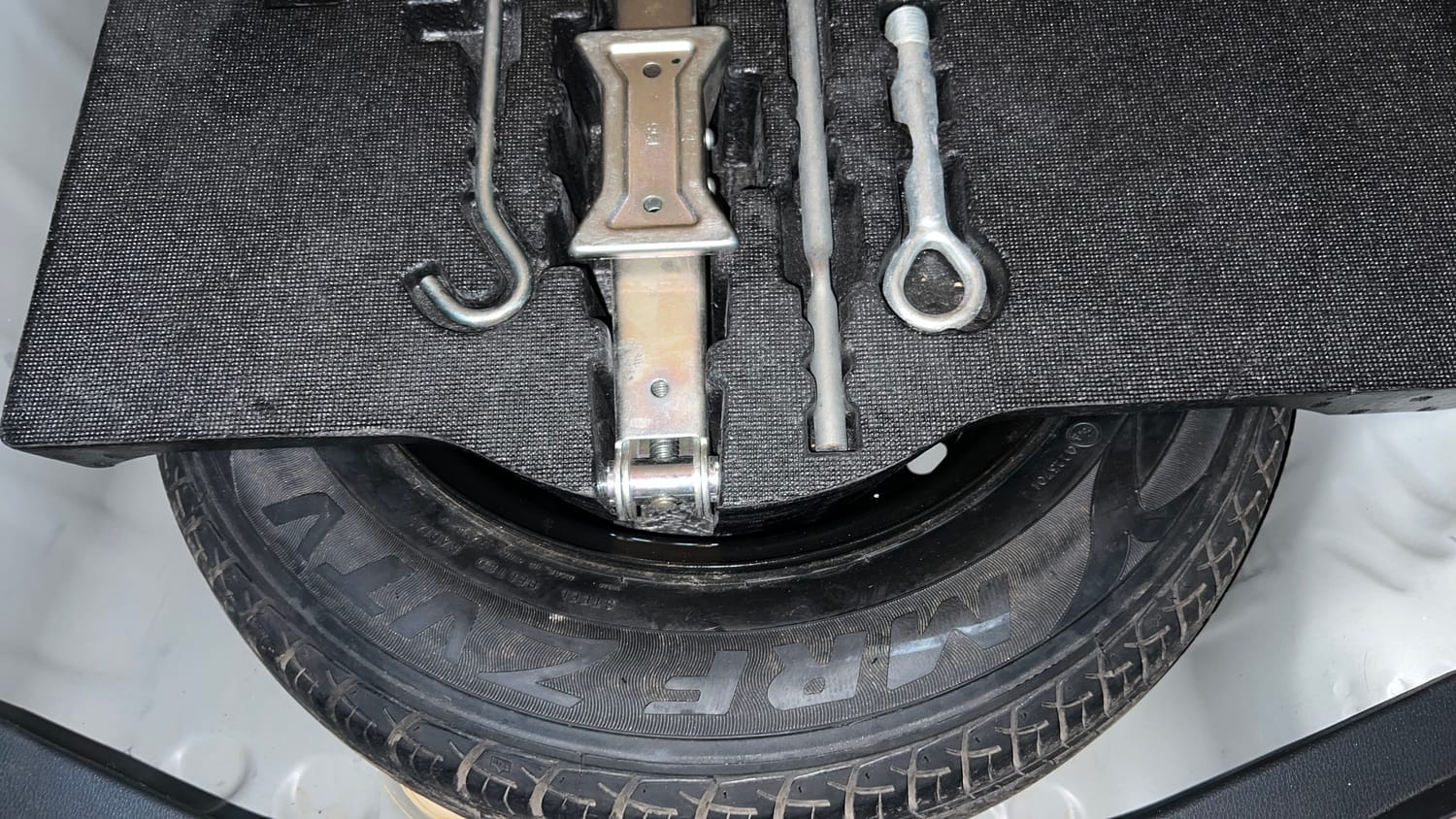 Used 2015 Honda Jazz V AT Petrol Petrol Automatic tyres SPARE TYRE VIEW