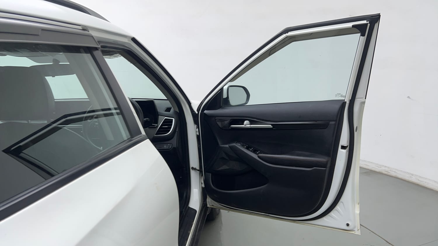 Used 2022 Kia Seltos HTK 1.5 Diesel Diesel Manual interior RIGHT FRONT DOOR OPEN VIEW