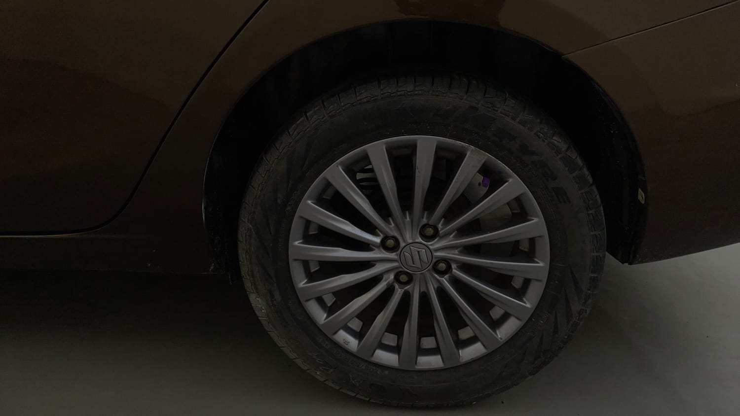 Used 2017 Maruti Suzuki Ciaz ZXI+ Petrol Manual tyres LEFT REAR TYRE RIM VIEW