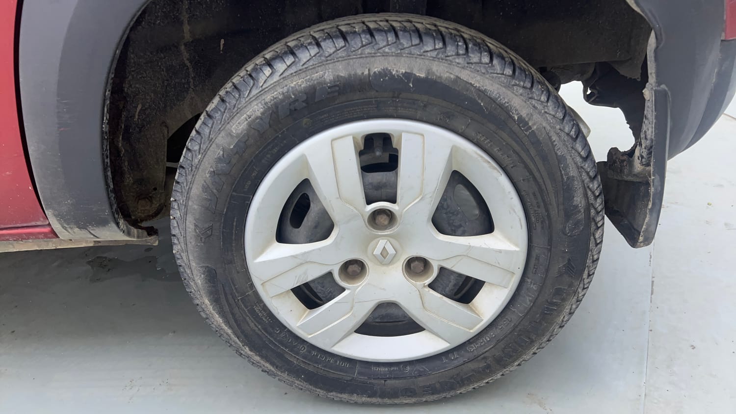 Used 2017 Renault Kwid 1.0 RXT AMT Opt Petrol Automatic tyres LEFT REAR TYRE RIM VIEW