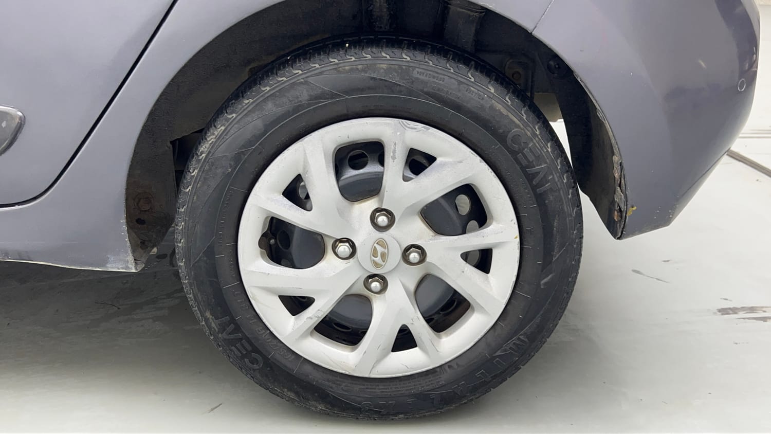 Used 2018 Hyundai Grand i10 Sportz (O) 1.2 Kappa VTVT Petrol Manual tyres LEFT REAR TYRE RIM VIEW