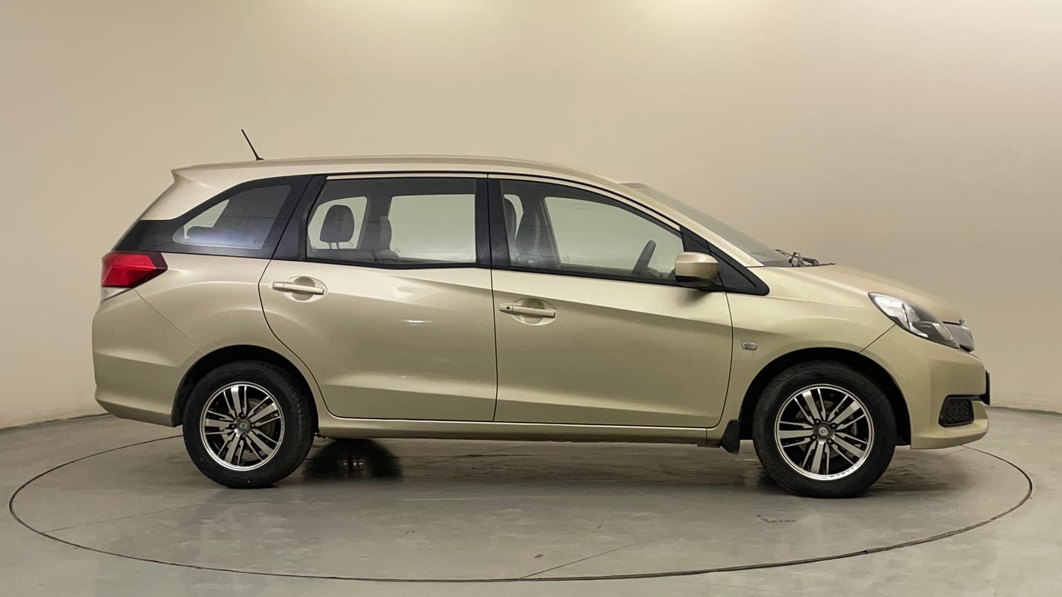 Used 2015 Honda Mobilio S Petrol Petrol Manual exterior RIGHT SIDE VIEW
