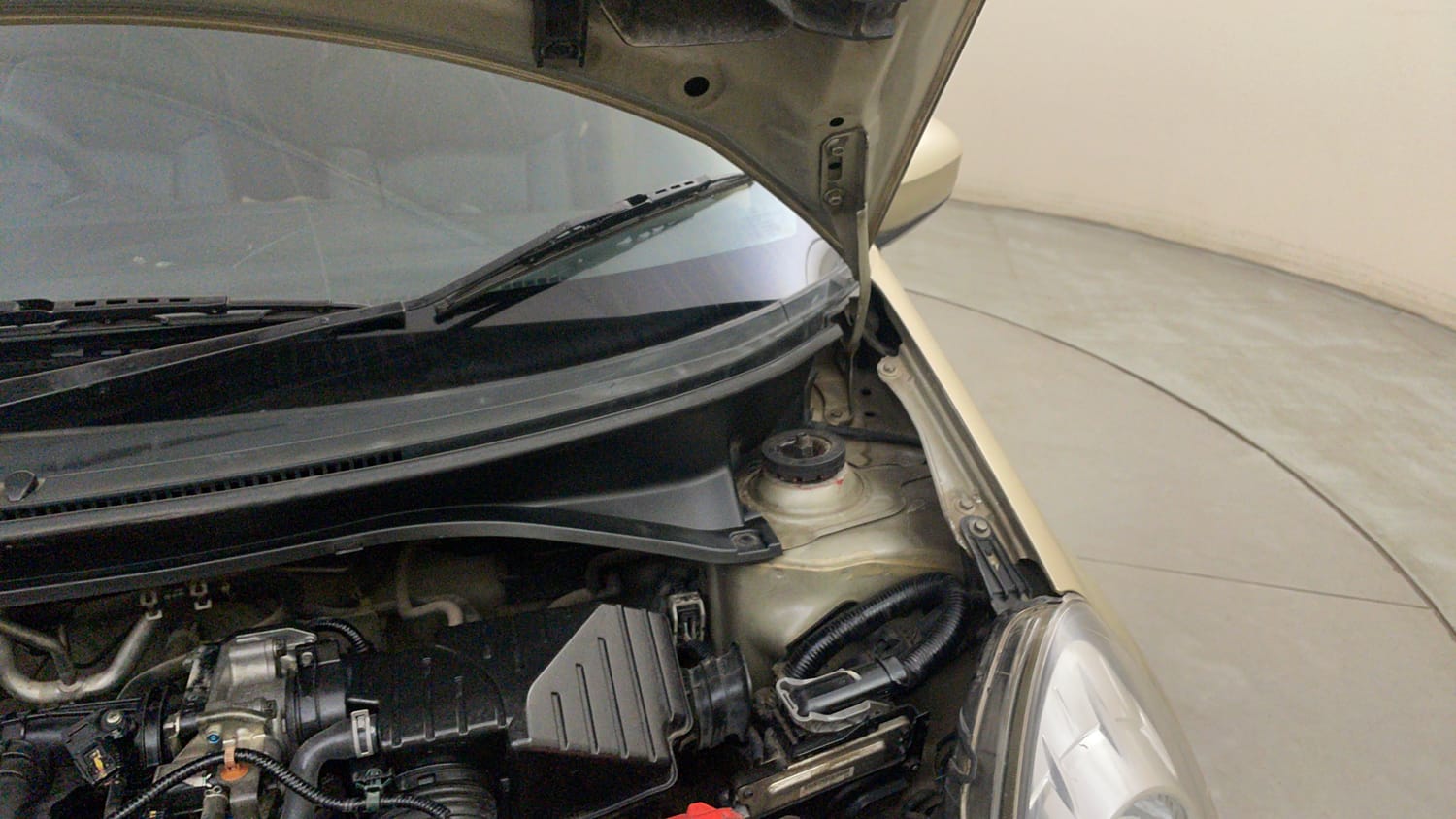 Used 2015 Honda Mobilio S Petrol Petrol Manual engine ENGINE LEFT SIDE HINGE & APRON VIEW