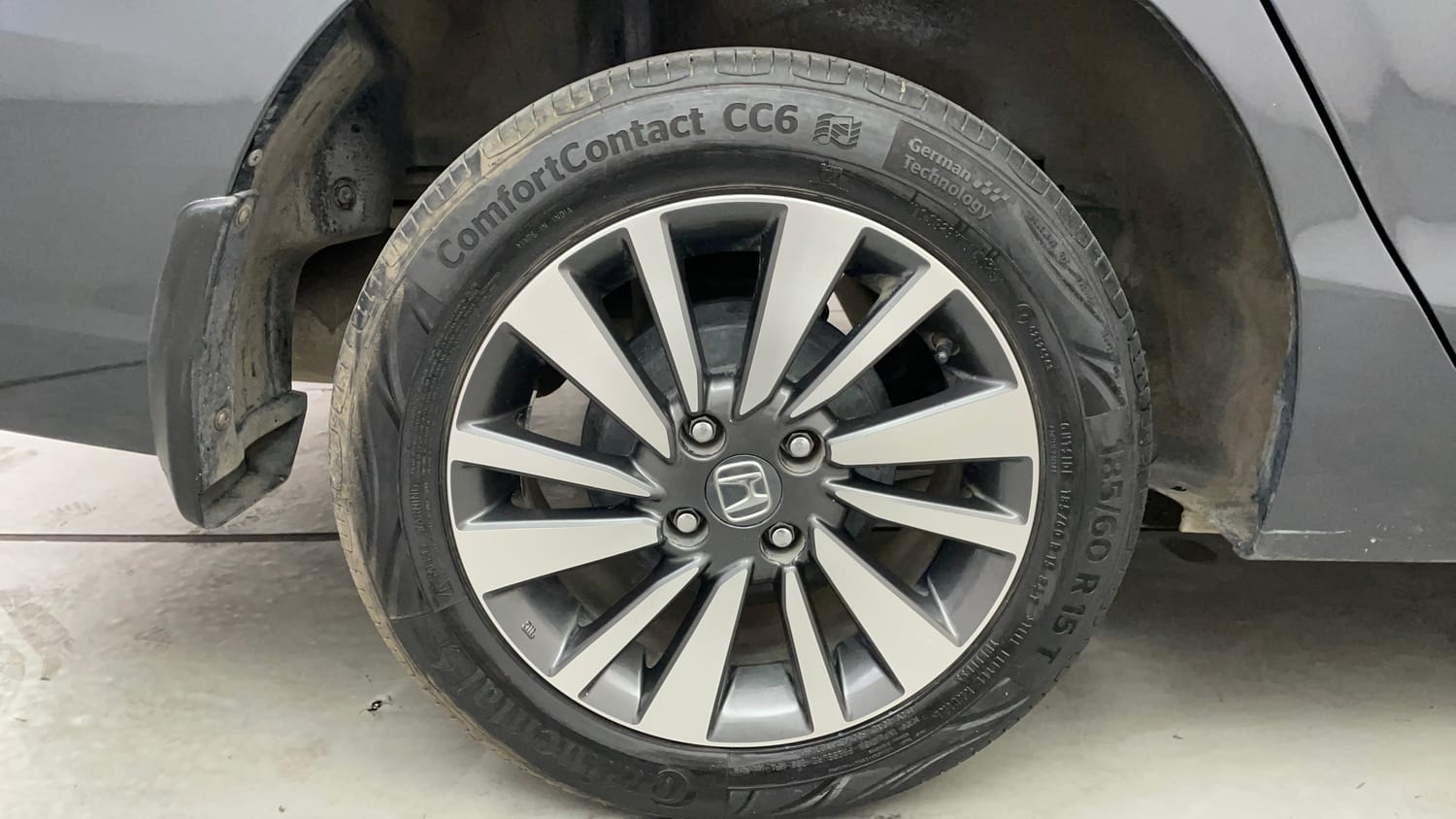 Used 2024 Honda City V Petrol MT Petrol Manual tyres RIGHT REAR TYRE RIM VIEW