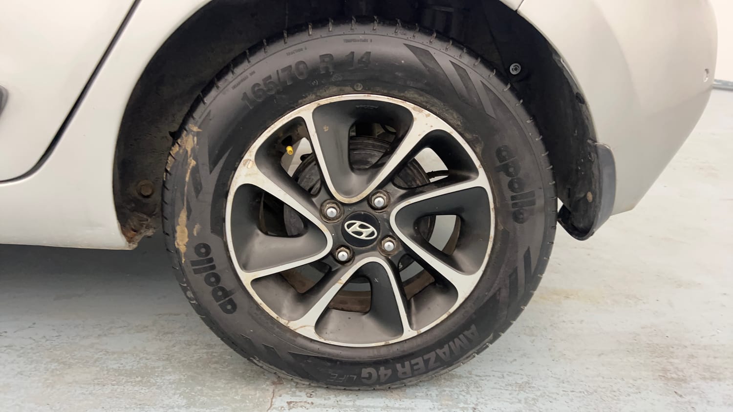 Used 2018 Hyundai Grand i10 Asta U2 1.2 CRDi Diesel Manual tyres LEFT REAR TYRE RIM VIEW